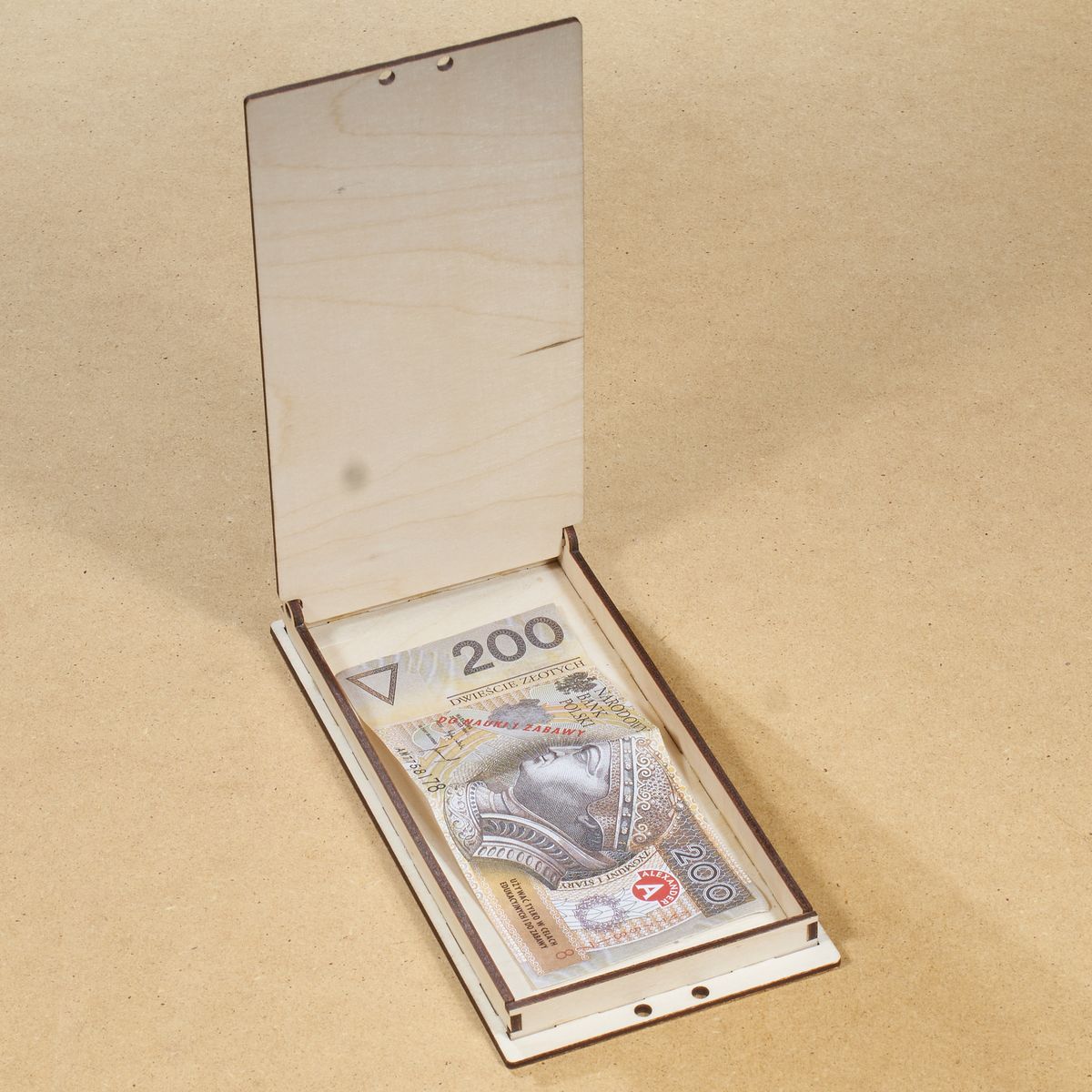 pud_pieniadze_13a (5) pud pieniadze 13a 5 2 Pudełko na pieniądze osiemnastka 8 wersji