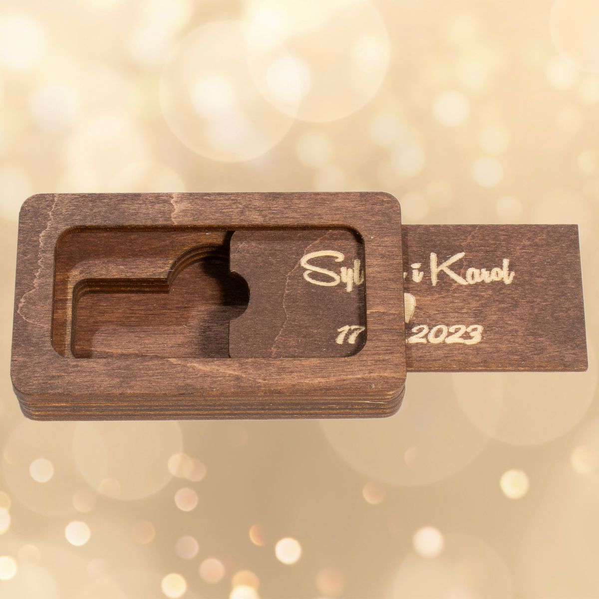 pendrive 01cb 4 1 Drewniane pudełko z grawerem na pendrive