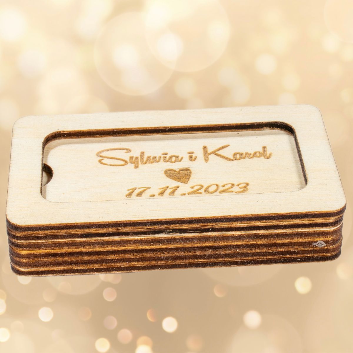 pendrive 01n 2 Drewniane pudełko z grawerem na pendrive