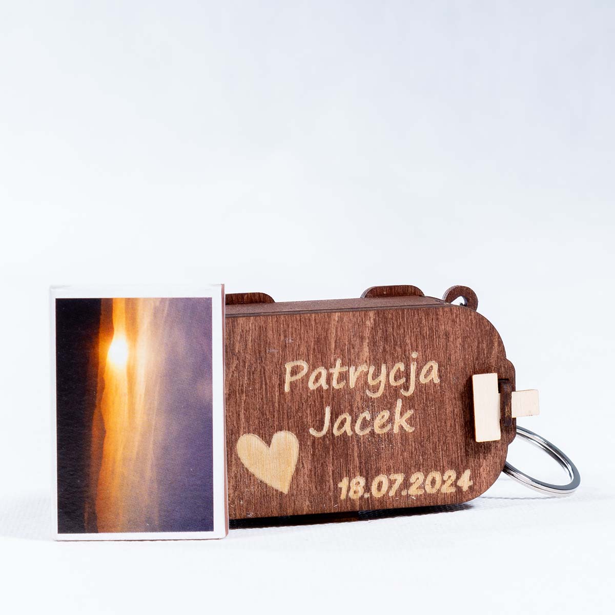 pendrive 04cb 2 Drewniane pudełko z grawerem na pendrive