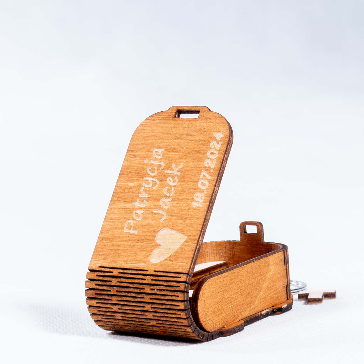 pendrive 04jb 6 Drewniane pudełko z grawerem na pendrive