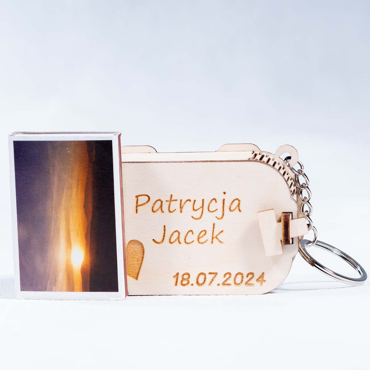 pendrive 04n 3 Drewniane pudełko z grawerem na pendrive