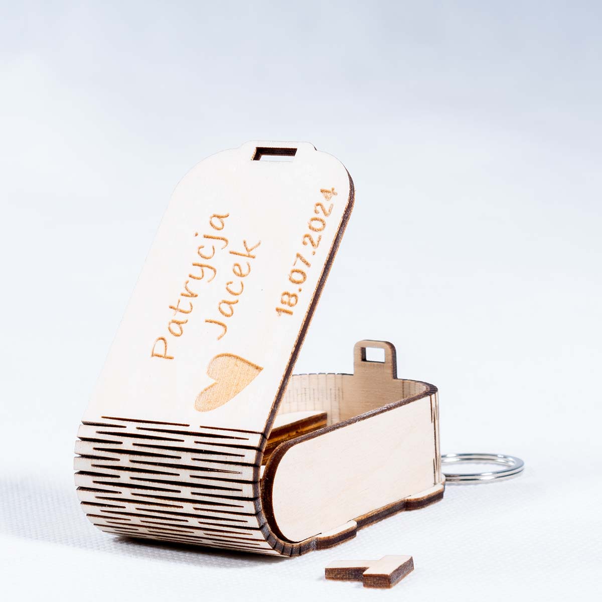 pendrive 04n 7 Drewniane pudełko z grawerem na pendrive