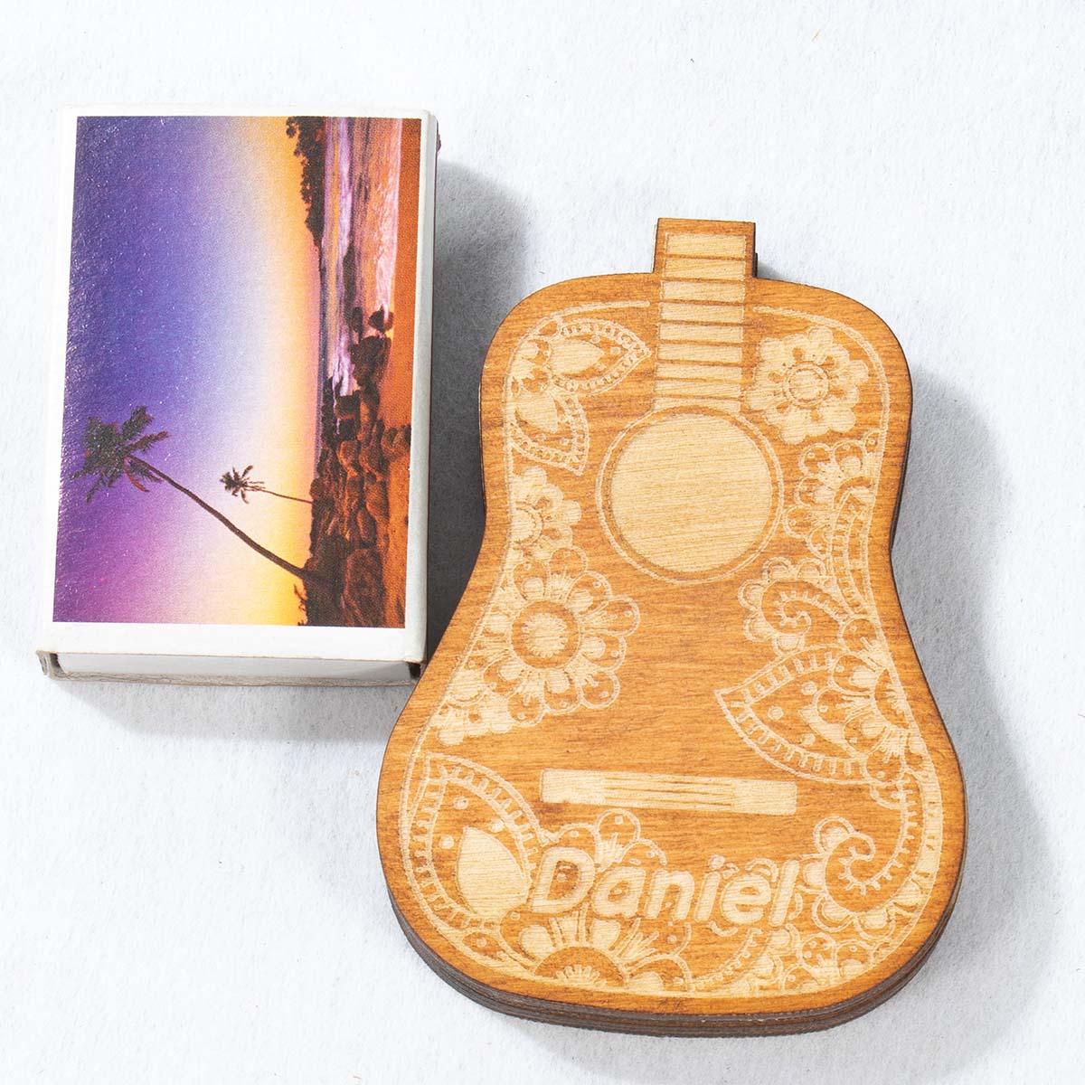 gitara 10jb 2 Pojemnik na kostkę gitarową