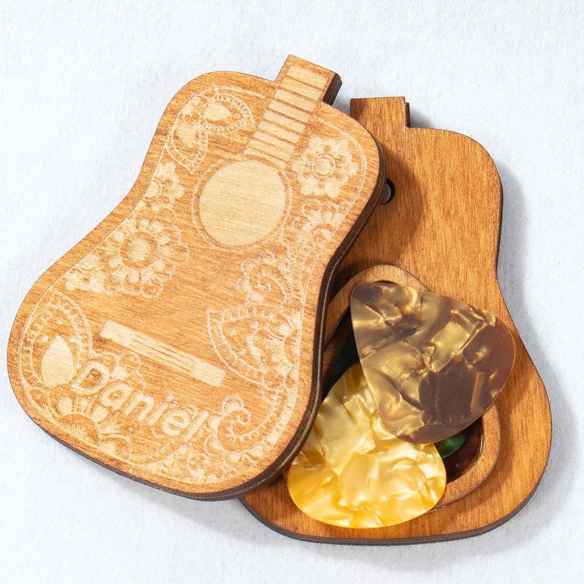 gitara 10jb 3 Pojemnik na kostkę gitarową