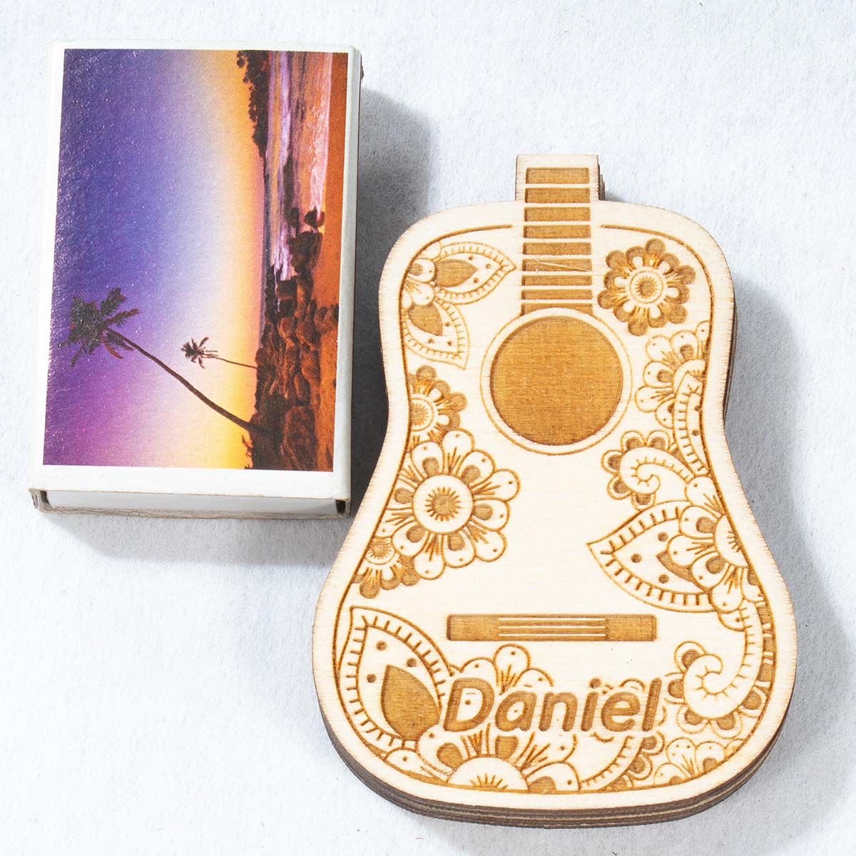 gitara 10n 2 Pojemnik na kostkę gitarową