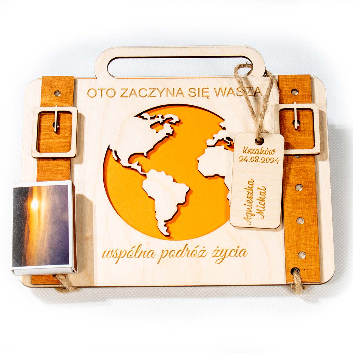 kartka walizka 2 Walizka kartka na ślub drewniana