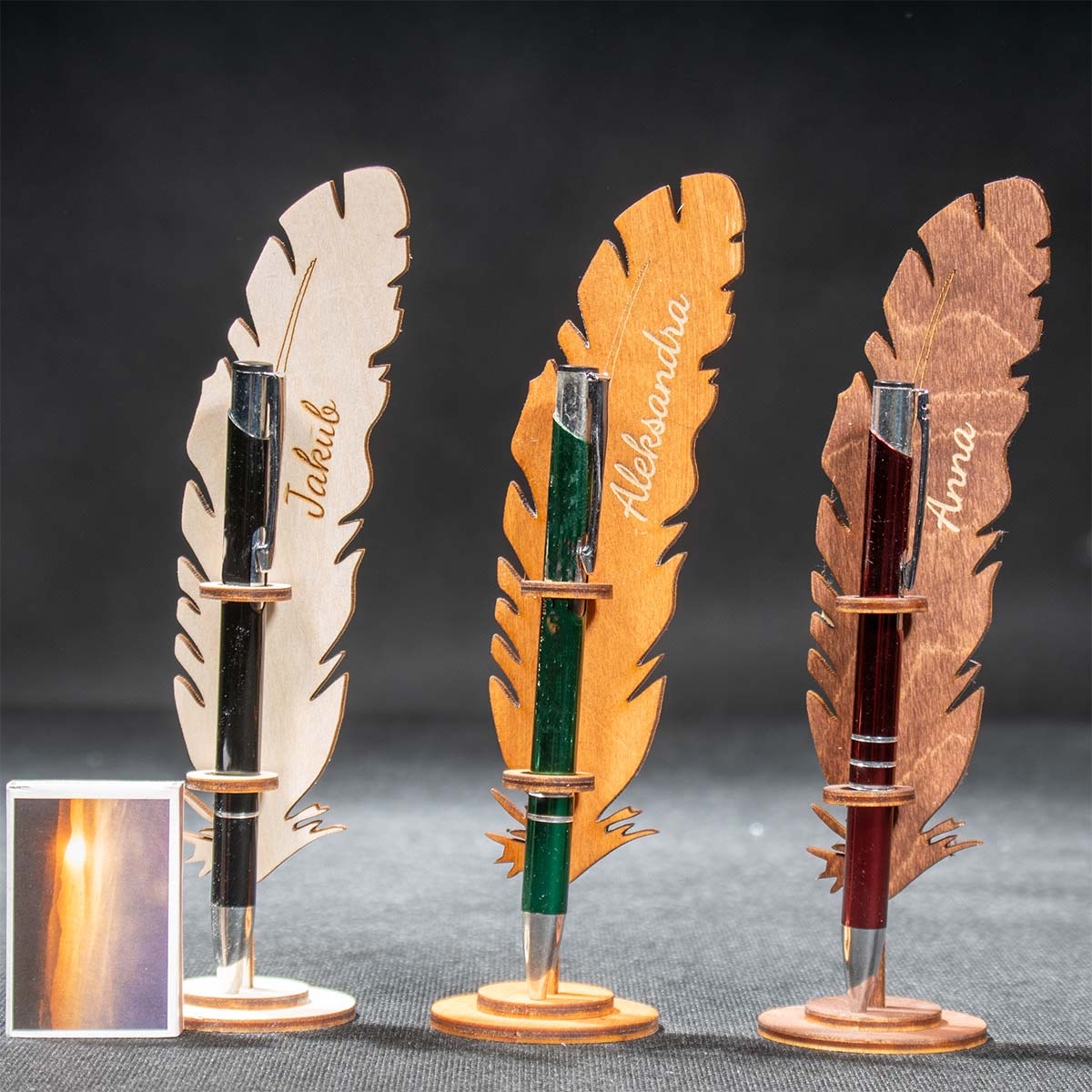 pen holder 01 2 Zestaw piśmienniczy PIÓRKO stojak na długopis