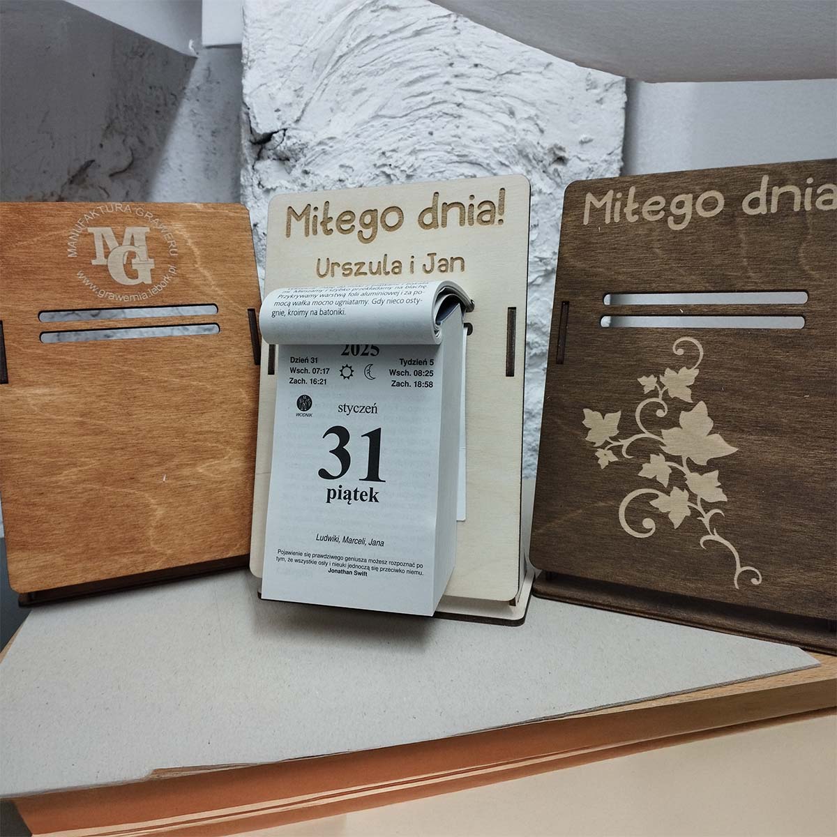 kalendarz 09 03 Stojak podkładka pod kalendarz zdzierak