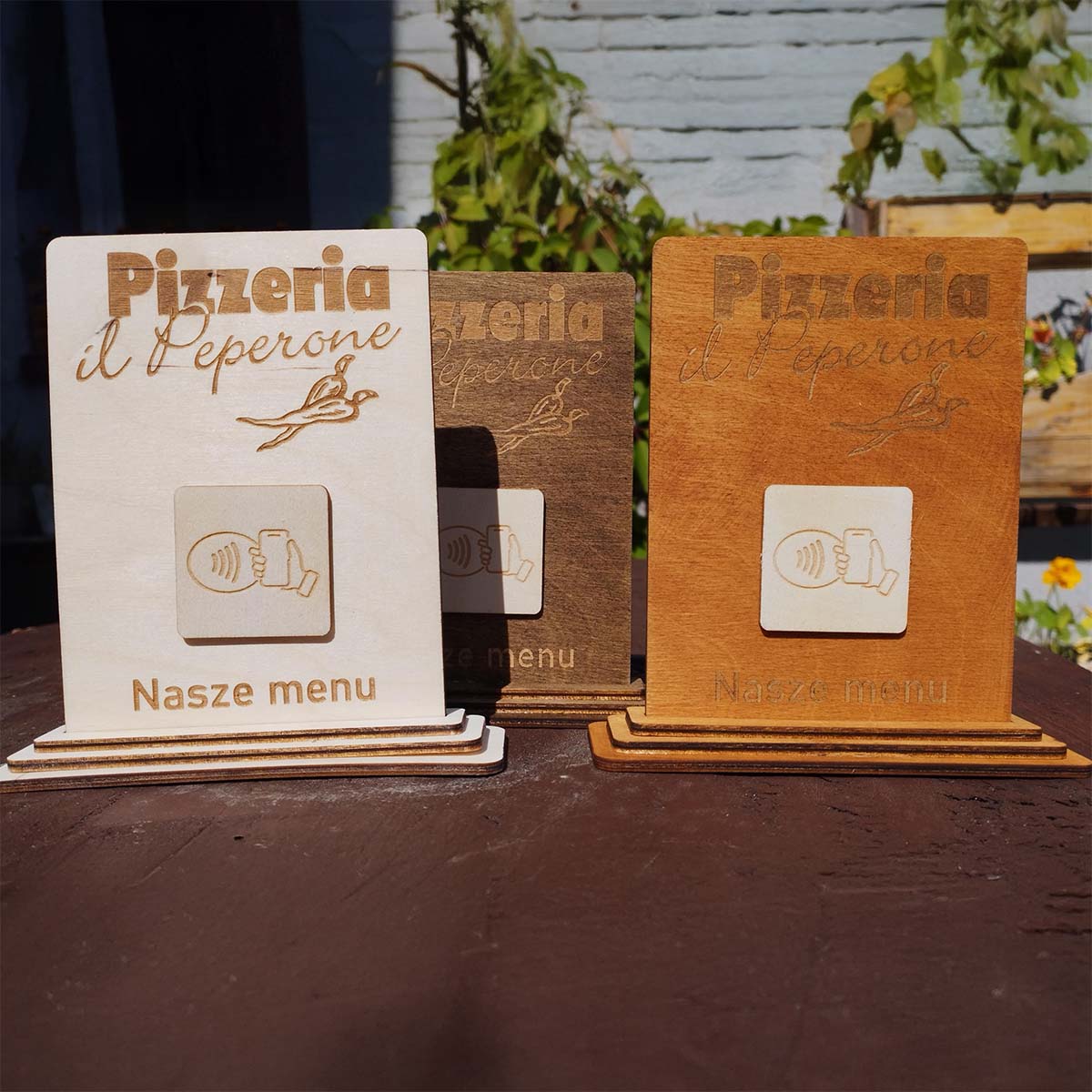 stojak nfc 01 3 Drewniany stand stojak NFC do integracji z mediami