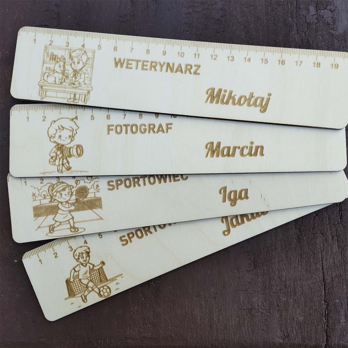 linijki_motyw_2 (2) linijki motyw 2 2 Drewniana linijka 20 cm z grawerem - zawody