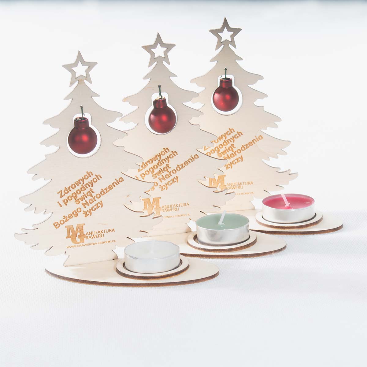 MCh09 2 Drewniana choinka z życzeniami i bombką
