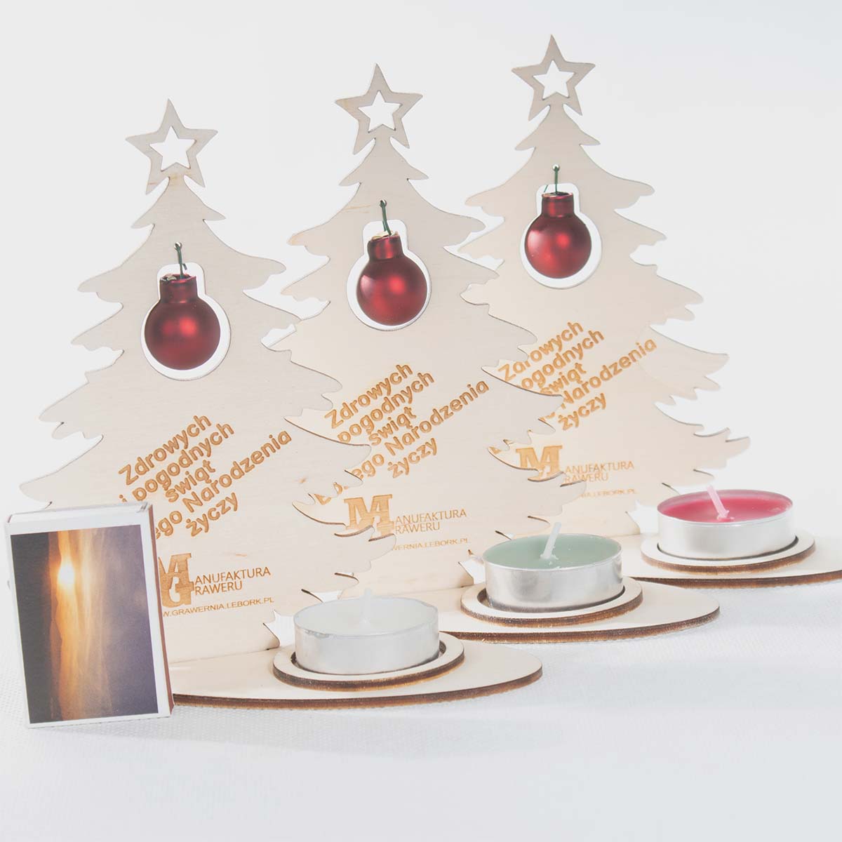 MCh09 3 Drewniana choinka z życzeniami i bombką