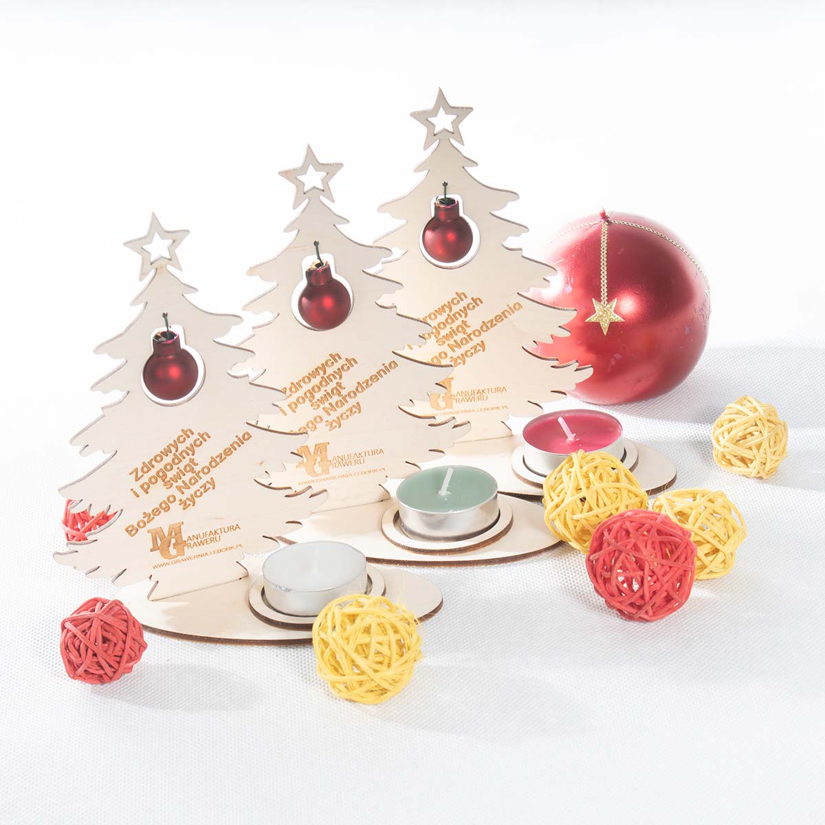 MCh09 4 Drewniana choinka z życzeniami i bombką