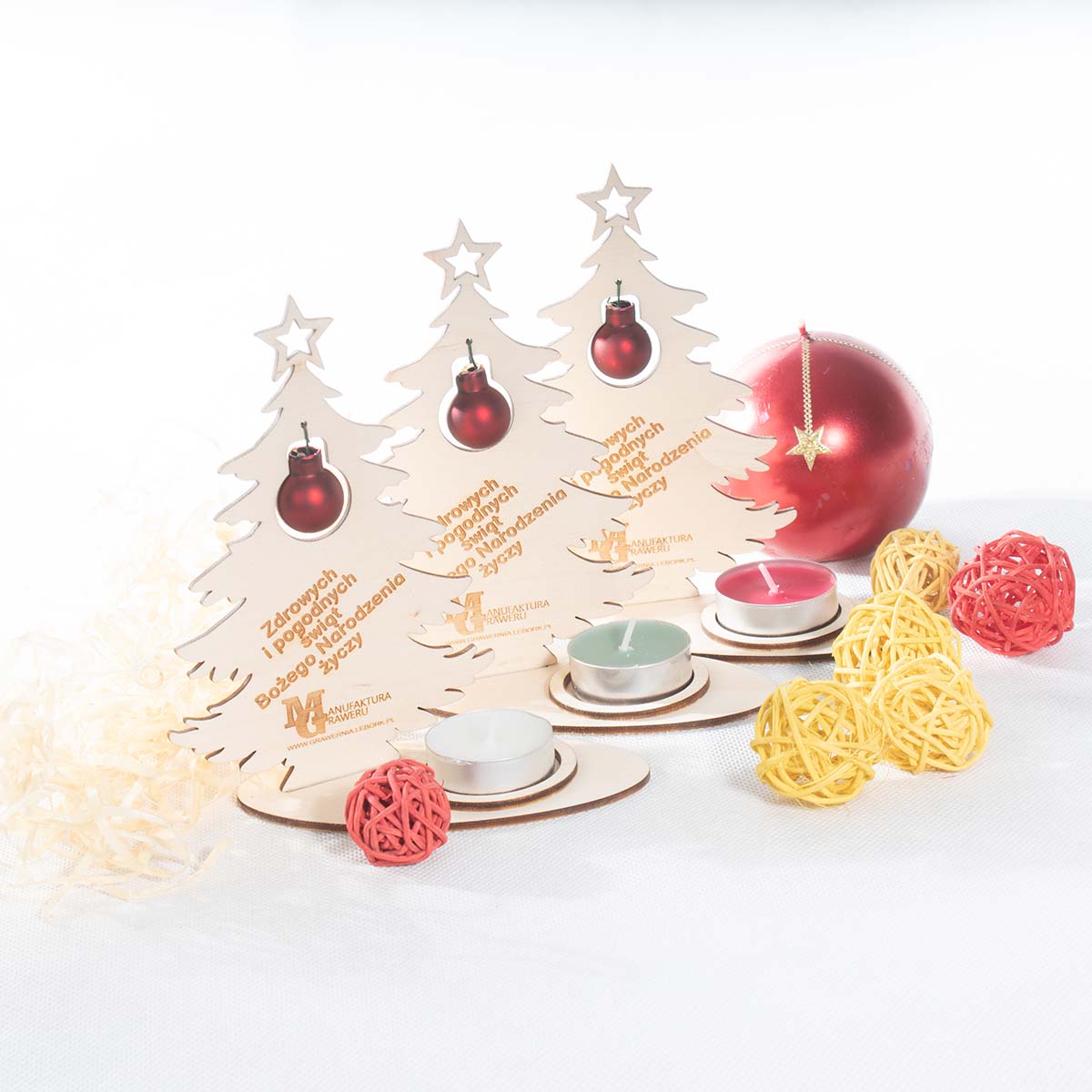 MCh09 5 Drewniana choinka z życzeniami i bombką