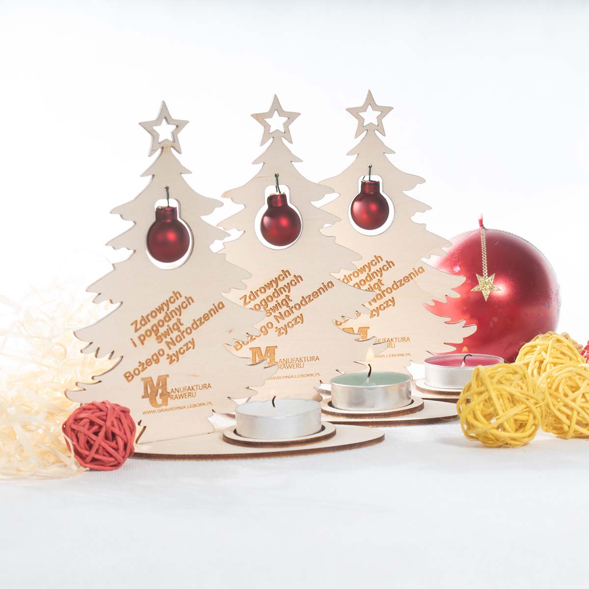 MCh09 6 Drewniana choinka z życzeniami i bombką