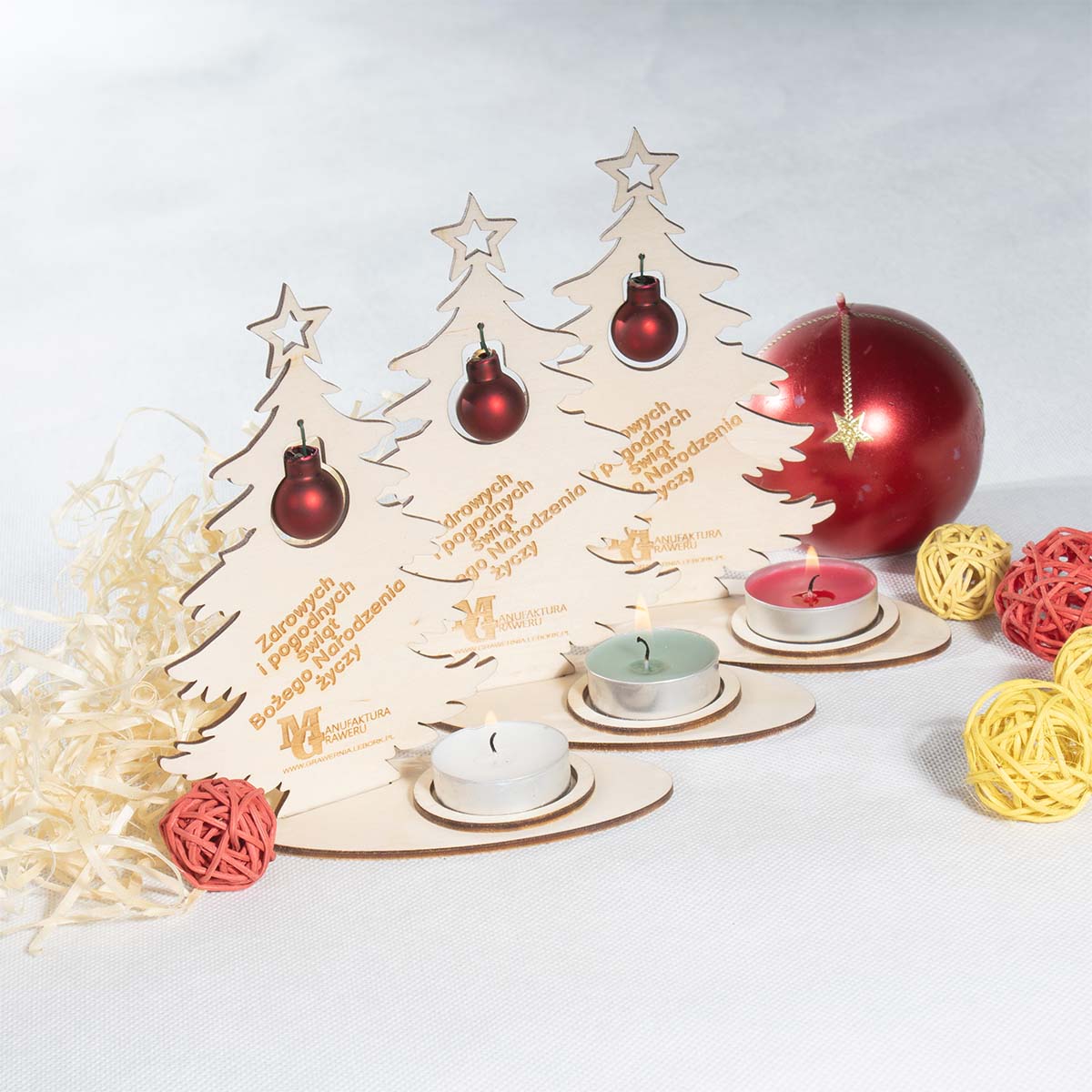 MCh09 9 Drewniana choinka z życzeniami i bombką